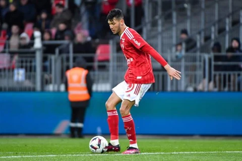 بعد إصابة داري.. كيف يحل الأهلي أزمة الدفاع في مباراة استاد أبيدجان؟